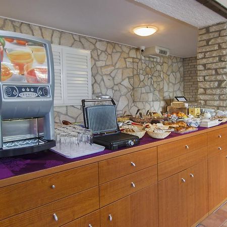 Hotel Plava Laguna Tisno Ngoại thất bức ảnh