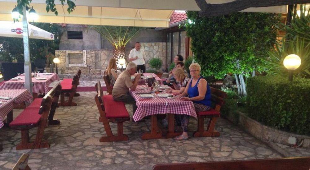 Hotel Plava Laguna Tisno Ngoại thất bức ảnh