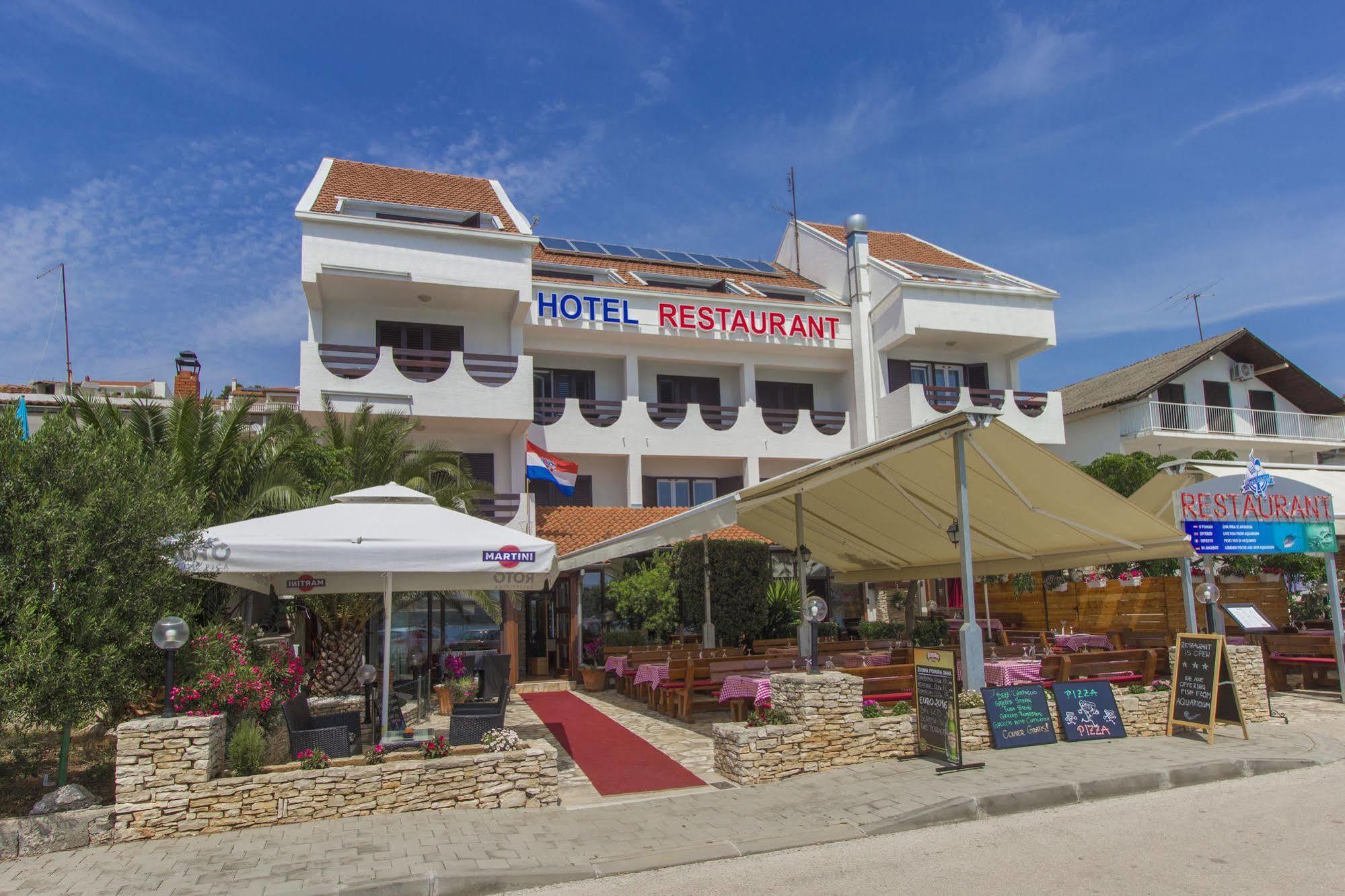 Hotel Plava Laguna Tisno Ngoại thất bức ảnh